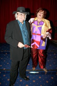 06-03-2006 SHOWBIZZ; RONALD KOLK DE KLEINE MAN MET EEN GROTE SHOW. De voorjaarscollectie was voor de vele Bn ers een complete verrassing.Wat een geweldige show en een overweldige presentatie.Eindelijk een modeshow met daaraan gekoppeld een mooie boodschap. 
foto: Albert den Iseger.