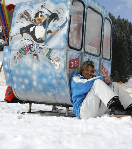 14-03-2006 SHOWBIZZ: TROS MUZIEKSPECTACLE VANUIT DE SNEEUW. Het Oosterrijkse Kirchberg was het decor van alweer een Tros muziekspecial van uit de sneeuw. Met medewerking oa. van Jan Smit-Belle Perez-Thomas Berge_Frans Bauer_Corry Konings en tal van andere Nederlandse sterren was het weer een groots feest. Vanaf woensdag 15 maart op TV. De grootste familie van Nederland deed zijn naam weer eer aan.
foto: Albert den Iseger.
