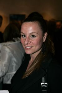 04-03-2006 SHOWBIZZ; MART VISSER KONDIGDE DE LENTE AAN IN HET AMSTERDAMSE HILTON.Onder luide muziek toonden zijn modellen veel zwartwitcombinaties al dan niet afgewisseld met pastels, blauw en rose. Vele bekenden waren weer aanwezig oa. Tooske en Bastiaan Ragas- Cees Dam- Froukje de Both- Leatitia Griffith- Jan en Babette Cremer-Bridget Maasland-Christine Kroonenberg-Tonny Thunnessen en vele anderen. 
foto: Albert den Iseger.