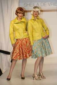 18-03-2006 SHOWBIZZ: SHEILA DE VRIES PRESENTEERDE VANDAAG HAAR VOORJAARSCOLLECTIE. In het veilingshuis van Christies te Amsterdam presenteerde Sheila de Vries haar voorjaarscollectie 2006 geinspireerd op de Doris Day tijd. En heel vrolijke show vol met slyle verrassingen in de kleurige mode van Sheila. Ook deze show werd weer bezocht door tal van bekenden uit de showbizzvijver van Nederland.
foto: Albert den Iseger.