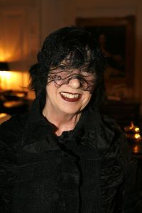 14-03-2006 SHOWBIZZ; FRANS MOLENAAR PRESENTEERDE IN HET AMSTEL HOTEL ZIJN ZOMERCOLLECTIE 2006. De champagne vloeide rijkelijk, de modellen showde weer prachtige opmerkelijke creaties van Frans zijn hand en na de show ontbrak de traditie niet het overheerlijke bitterballetje. 
foto: Albert den Iseger.