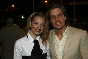 08-03-2006 SHOWBIZZ; PREMIERE VAN DE FILM -  IK OMHELS JE MET DUIZEND ARMEN IN - PATHE ARENA. Prachtige film van Willem van de Sande Baclhuyzen naar het boek van Ronlad Giphart.Bekend Nederland was weer in grote getalen komen opdraven om te gaan genieten van deze werkelijke prachtige film met oa. Carice van Houten - Tijn Docter - Karina Smulders - Catherine ten Bruggencate- Halina Reijn - Johnny de Mol -Tygo Gernandt - Maaike Neuville - Tjebbo Gerritsma - Jaap Spijkers en  Rick Nicolet. 
foto: Albert den Iseger.