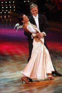 26-03-2006 SHOWBIZZ; DANCING WITH THE STARS 2006 IS WEER BEGONNEN. Het kijkcijver canon van RTL 4 is op 25 maart weer van start gegaan.Deelnemers v.l.n.r. zijn John de Wolf met Roemjana de Haan, Frits Sissing met Julie Fryer, Like van Lexmond met Remco Bastiaansen, Barbara de Loor met Marcus van Teijlingen, presentatoren Ron Brandsteder en Sylvana Simons. Maik de Boer met Charissa van Dipte, Myrna Goossen met Koen Jan Willem Brouwers, Winston Post met Euvgenia Parakhina en Edisillia Rombley met Peter Bosveld. 
Foto; Albert den Iseger