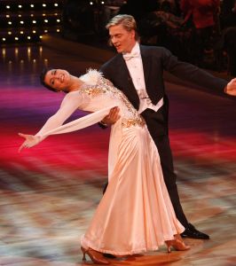 26-03-2006 SHOWBIZZ; DANCING WITH THE STARS 2006  IS WEER BEGONNEN. Het kijkcijver canon van RTL 4 is op 25 maart weer van start gegaan.Deelnemers v.l.n.r. zijn John de Wolf met Roemjana de Haan, Frits Sissing met Julie Fryer, Like van Lexmond met Remco Bastiaansen, Barbara de Loor met Marcus van Teijlingen, presentatoren Ron Brandsteder en Sylvana Simons. Maik de Boer met Charissa van Dipte, Myrna Goossen met Koen Jan Willem Brouwers, Winston Post met Euvgenia Parakhina en Edisillia Rombley met Peter Bosveld.
Foto; Albert den Iseger