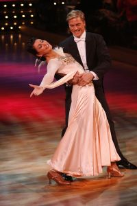 26-03-2006 SHOWBIZZ; DANCING WITH THE STARS 2006  IS WEER BEGONNEN. Het kijkcijver canon van RTL 4 is op 25 maart weer van start gegaan.Deelnemers v.l.n.r. zijn John de Wolf met Roemjana de Haan, Frits Sissing met Julie Fryer, Like van Lexmond met Remco Bastiaansen, Barbara de Loor met Marcus van Teijlingen, presentatoren Ron Brandsteder en Sylvana Simons. Maik de Boer met Charissa van Dipte, Myrna Goossen met Koen Jan Willem Brouwers, Winston Post met Euvgenia Parakhina en Edisillia Rombley met Peter Bosveld.
Foto; Albert den Iseger