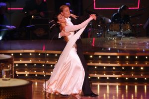 26-03-2006 SHOWBIZZ; DANCING WITH THE STARS 2006 IS WEER BEGONNEN. Het kijkcijver canon van RTL 4 is op 25 maart weer van start gegaan.Deelnemers v.l.n.r. zijn John de Wolf met Roemjana de Haan, Frits Sissing met Julie Fryer, Like van Lexmond met Remco Bastiaansen, Barbara de Loor met Marcus van Teijlingen, presentatoren Ron Brandsteder en Sylvana Simons. Maik de Boer met Charissa van Dipte, Myrna Goossen met Koen Jan Willem Brouwers, Winston Post met Euvgenia Parakhina en Edisillia Rombley met Peter Bosveld. 
Foto; Albert den Iseger