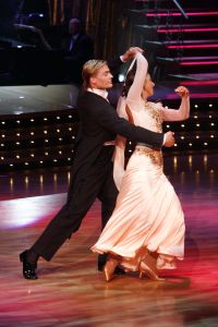 26-03-2006 SHOWBIZZ; DANCING WITH THE STARS 2006 IS WEER BEGONNEN. Het kijkcijver canon van RTL 4 is op 25 maart weer van start gegaan.Deelnemers v.l.n.r. zijn John de Wolf met Roemjana de Haan, Frits Sissing met Julie Fryer, Like van Lexmond met Remco Bastiaansen, Barbara de Loor met Marcus van Teijlingen, presentatoren Ron Brandsteder en Sylvana Simons. Maik de Boer met Charissa van Dipte, Myrna Goossen met Koen Jan Willem Brouwers, Winston Post met Euvgenia Parakhina en Edisillia Rombley met Peter Bosveld. 
Foto; Albert den Iseger