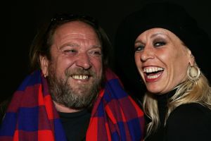 04-03-2006 SHOWBIZZ; MART VISSER KONDIGDE  DE LENTE AAN IN HET AMSTERDAMSE HILTON.Onder luide muziek toonden zijn modellen veel zwartwitcombinaties al dan niet afgewisseld met pastels, blauw en rose. Vele bekenden waren weer aanwezig oa. Tooske en Bastiaan Ragas- Cees Dam- Froukje de Both- Leatitia Griffith- Jan en Babette Cremer-Bridget Maasland-Christine Kroonenberg-Tonny Thunnessen en vele anderen.
foto: Albert den Iseger. 