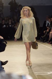 08-03-2007 SHOWBIZZ; MONIQUE COLLIGNON PRESENTEERDE HAUTE COUTURE COLLECTIE VOORJAAR-ZOMER 2007. In de westelijke gasfabriek te Amsterdam kwamen meer dan 600 MC. fans genieten van een  klein avondje MC mode. De gesponcerde show door oa. AUDI -PUPA visagie- Rob Peetoom Hair en make up - Jacobus Toet Champagne- Calexis schoenen was er een om niet gauw te vergeten. Prachtige modellen een top lokatie, prachtige mode en MC fans die genoten. Na de show even netwerken met een heerlijk glas Champagne in de hand,wat wil men nog meer op een woensdagavond.
foto: Albert den Iseger.