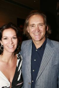 18-03-2007 SHOWBIZZ; ZAKEN VROUWEN HOUDEN VAN MOOIE MODE DUS VAN MART VISSER. Het Amsterdamse Hilton was weer bepalende lokatie voor het modebeeld van voorjaar-zomer 2007. Mart Visser bracht een wisselende show van zijn draagbare mode voor vooral de zakenvrouw, jong of oud. Ook diverse kamerleden waren weer aanwezig en allen droegen zij een creatie van Mart Visser. Zo liepen er rond Leatitia Griffith, Karien van Gennip,Ed Nijpels met partner Elsbeth Janmaat, Ans Markus,Christine Noordzij,Cees Dam, Gerrie van der Klei,Tineke de Groot en Mariette  Barnhoorn. 
foto: Albert den Iseger.