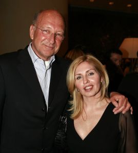 18-03-2007 SHOWBIZZ; ZAKEN VROUWEN HOUDEN VAN MOOIE MODE DUS VAN MART VISSER. Het Amsterdamse Hilton was weer bepalende lokatie voor het modebeeld van voorjaar-zomer 2007. Mart Visser bracht een wisselende show van zijn draagbare mode voor vooral de zakenvrouw, jong of oud. Ook diverse kamerleden waren weer aanwezig en allen droegen zij een creatie van Mart Visser. Zo liepen er rond Leatitia Griffith, Karien van Gennip,Ed Nijpels met partner Elsbeth Janmaat, Ans Markus,Christine Noordzij,Cees Dam, Gerrie van der Klei,Tineke de Groot en Mariette  Barnhoorn. 
foto: Albert den Iseger.