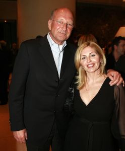 18-03-2007 SHOWBIZZ; ZAKEN VROUWEN HOUDEN VAN MOOIE MODE DUS VAN MART VISSER. Het Amsterdamse Hilton was weer bepalende lokatie voor het modebeeld van voorjaar-zomer 2007. Mart Visser bracht een wisselende show van zijn draagbare mode voor vooral de zakenvrouw, jong of oud. Ook diverse kamerleden waren weer aanwezig en allen droegen zij een creatie van Mart Visser. Zo liepen er rond Leatitia Griffith, Karien van Gennip,Ed Nijpels met partner Elsbeth Janmaat, Ans Markus,Christine Noordzij,Cees Dam, Gerrie van der Klei,Tineke de Groot en Mariette  Barnhoorn. 
foto: Albert den Iseger.
