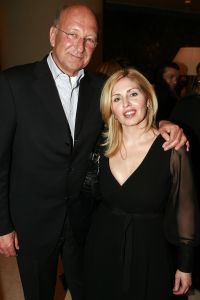 18-03-2007 SHOWBIZZ; ZAKEN VROUWEN HOUDEN VAN MOOIE MODE DUS VAN MART VISSER. Het Amsterdamse Hilton was weer bepalende lokatie voor het modebeeld van voorjaar-zomer 2007. Mart Visser bracht een wisselende show van zijn draagbare mode voor vooral de zakenvrouw, jong of oud. Ook diverse kamerleden waren weer aanwezig en allen droegen zij een creatie van Mart Visser. Zo liepen er rond Leatitia Griffith, Karien van Gennip,Ed Nijpels met partner Elsbeth Janmaat, Ans Markus,Christine Noordzij,Cees Dam, Gerrie van der Klei,Tineke de Groot en Mariette  Barnhoorn. 
foto: Albert den Iseger.