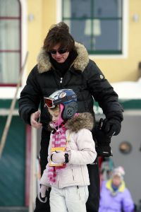 12-03-2007 SHOWBIZZ; BEKEND NERDERLAND IS WEER AANWEZIG IN DE OOSTENRIJKSE SKIGEBIEDEN. Van Noord naar Zuid en van Oost naar West zijn de Bn ers weer te vinden in de Oostenrijkse skigebieden. Veel sneeuw was er niet maar daarom deze te meer pret bij de after ski feesten.
foto: Albert den Iseger.