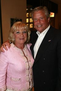 18-03-2007 SHOWBIZZ; ZAKEN VROUWEN HOUDEN VAN MOOIE MODE DUS VAN MART VISSER. Het Amsterdamse Hilton was weer bepalende lokatie voor het modebeeld van voorjaar-zomer 2007. Mart Visser bracht een wisselende show van zijn draagbare mode voor vooral de zakenvrouw, jong of oud. Ook diverse kamerleden waren weer aanwezig en allen droegen zij een creatie van Mart Visser. Zo liepen er rond Leatitia Griffith, Karien van Gennip,Ed Nijpels met partner Elsbeth Janmaat, Ans Markus,Christine Noordzij,Cees Dam, Gerrie van der Klei,Tineke de Groot en Mariette  Barnhoorn. 
foto: Albert den Iseger.