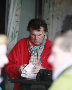 12-03-2007 SHOWBIZZ; BEKEND NERDERLAND IS WEER AANWEZIG IN DE OOSTENRIJKSE SKIGEBIEDEN. Van Noord naar Zuid en van Oost naar West zijn de Bn ers weer te vinden in de Oostenrijkse skigebieden. Veel sneeuw was er niet maar daarom deze te meer pret bij de after ski feesten.
foto: Albert den Iseger.