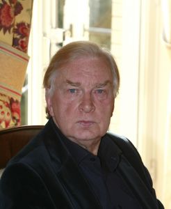14-03-2007 SHOWBIZZ; HENK VAN DER MEYDEN NOG STEEDS APESTROTS OP ZIJN WEEKBLAD. De gossippionier van Nederland is nog steeds heel erg trots op zijn Weekblad Prive. Hij was de godfather van de roddelwereld, de ongekroonde koning van de showbizz,de biechtvader van de sterren.Maar bovenal is hij de oprichter van uw weekblad Prive.Henk blikt deze week nog eenmaal terug met zijn verhaal in de Prive.
foto: Albert den Iseger

