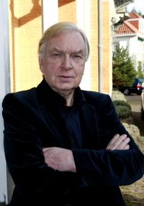 14-03-2007 SHOWBIZZ; HENK VAN DER MEYDEN NOG STEEDS APESTROTS OP ZIJN WEEKBLAD. De gossippionier van Nederland is nog steeds heel erg trots op zijn Weekblad Prive. Hij was de godfather van de roddelwereld, de ongekroonde koning van de showbizz,de biechtvader van de sterren.Maar bovenal is hij de oprichter van uw weekblad Prive.Henk blikt deze week nog eenmaal terug met zijn verhaal in de Prive.
foto: Albert den Iseger
