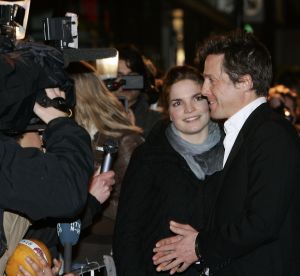 23-02-2007 SHOWBIZZ; BOEIENDE PREMIERE VAN MUSIC EN LYRICS IN AMSTERDAM. Hugh Grant zal zijn premiere in Amsterdam niet gauw vergeten, hij werd namelijk nog voor de rode loper in de boeien geslagen door Cielke Syben.De politiie moest er aan te pas komen met een betonschaar om hem van het staal te bevrijden. 
Cielke werd gearresteerd en de film was er niet minder om.
foto: Albert den Iseger.