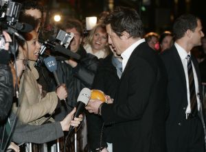 23-02-2007 SHOWBIZZ; BOEIENDE PREMIERE VAN MUSIC EN LYRICS IN AMSTERDAM. Hugh Grant zal zijn premiere in Amsterdam niet gauw vergeten, hij werd namelijk nog voor de rode loper in de boeien geslagen door Cielke Syben.De politiie moest er aan te pas komen met een betonschaar om hem van het staal te bevrijden. 
Cielke werd gearresteerd en de film was er niet minder om.
foto: Albert den Iseger.