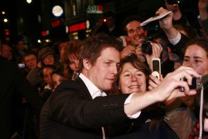 23-02-2007 SHOWBIZZ; BOEIENDE PREMIERE VAN MUSIC EN LYRICS IN AMSTERDAM. Hugh Grant zal zijn premiere in Amsterdam niet gauw vergeten, hij werd namelijk nog voor de rode loper in de boeien geslagen door Cielke Syben.De politiie moest er aan te pas komen met een betonschaar om hem van het staal te bevrijden. 
Cielke werd gearresteerd en de film was er niet minder om.
foto: Albert den Iseger.