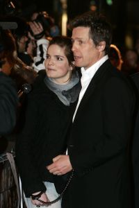 23-02-2007 SHOWBIZZ; BOEIENDE PREMIERE VAN MUSIC EN LYRICS IN AMSTERDAM. Hugh Grant zal zijn premiere in Amsterdam niet gauw vergeten, hij werd namelijk nog voor de rode loper in de boeien geslagen door Cielke Syben.De politiie moest er aan te pas komen met een betonschaar om hem van het staal te bevrijden. 
Cielke werd gearresteerd en de film was er niet minder om.
foto: Albert den Iseger.
