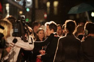 23-02-2007 SHOWBIZZ; BOEIENDE PREMIERE VAN MUSIC EN LYRICS IN AMSTERDAM. Hugh Grant zal zijn premiere in Amsterdam niet gauw vergeten, hij werd namelijk nog voor de rode loper in de boeien geslagen door Cielke Syben.De politiie moest er aan te pas komen met een betonschaar om hem van het staal te bevrijden. 
Cielke werd gearresteerd en de film was er niet minder om.
foto: Albert den Iseger.