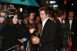 23-02-2007 SHOWBIZZ; BOEIENDE PREMIERE VAN MUSIC EN LYRICS IN AMSTERDAM. Hugh Grant zal zijn premiere in Amsterdam niet gauw vergeten, hij werd namelijk nog voor de rode loper in de boeien geslagen door Cielke Syben.De politiie moest er aan te pas komen met een betonschaar om hem van het staal te bevrijden. 
Cielke werd gearresteerd en de film was er niet minder om.
foto: Albert den Iseger.