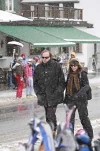 12-03-2007 SHOWBIZZ; BEKEND NERDERLAND IS WEER AANWEZIG IN DE OOSTENRIJKSE SKIGEBIEDEN. Van Noord naar Zuid en van Oost naar West zijn de Bn ers weer te vinden in de Oostenrijkse skigebieden. Veel sneeuw was er niet maar daarom deze te meer pret bij de after ski feesten.
foto: Albert den Iseger.