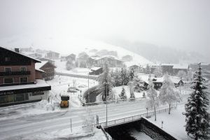 03-03-2007 NIEUWS: HET SFEERTJE IN LECH OOSTENRIJK IS WEER TOP DOOR DE VELE SNEEUWVAL.
foto: Albert den Iseger.
