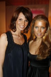 24-03-2007 SHOWBIZZ; DANIE BLES STYLING PRESENTS MIX EN MATCH IN HILTON. De Danie Bles summer tour is begonnen in het Hilton te Amsterdam. Frisse mode en vooral veel styling was de mix en match van Danie Bles in het Hilton.Druk was het wel vooral met mooie dames en weinig heren, drankjes waren voor eigen rekening en de winkels waren tijdens de gehele avond open voor de laatste mode snufjes,dus de vele dames gingen naar huis met goed gevulde Bles tassen.
foto: Albert den Iseger. 