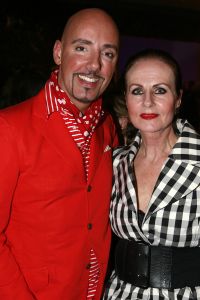 18-03-2007 SHOWBIZZ; ZAKEN VROUWEN HOUDEN VAN MOOIE MODE DUS VAN MART VISSER. Het Amsterdamse Hilton was weer bepalende lokatie voor het modebeeld van voorjaar-zomer 2007. Mart Visser bracht een wisselende show van zijn draagbare mode voor vooral de zakenvrouw, jong of oud. Ook diverse kamerleden waren weer aanwezig en allen droegen zij een creatie van Mart Visser. Zo liepen er rond Leatitia Griffith, Karien van Gennip,Ed Nijpels met partner Elsbeth Janmaat, Ans Markus,Christine Noordzij,Cees Dam, Gerrie van der Klei,Tineke de Groot en Mariette  Barnhoorn. 
foto: Albert den Iseger.
