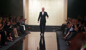 18-03-2007 SHOWBIZZ; ZAKEN VROUWEN HOUDEN VAN MOOIE MODE DUS VAN MART VISSER. Het Amsterdamse Hilton was weer bepalende lokatie voor het modebeeld van voorjaar-zomer 2007. Mart Visser bracht een wisselende show van zijn draagbare mode voor vooral de zakenvrouw, jong of oud. Ook diverse kamerleden waren weer aanwezig en allen droegen zij een creatie van Mart Visser. Zo liepen er rond Leatitia Griffith, Karien van Gennip,Ed Nijpels met partner Elsbeth Janmaat, Ans Markus,Christine Noordzij,Cees Dam, Gerrie van der Klei,Tineke de Groot en Mariette Barnhoorn. 
foto: Albert den Iseger.