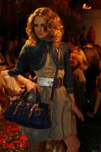 24-03-2007 SHOWBIZZ; DANIE BLES STYLING PRESENTS MIX EN MATCH IN HILTON. De Danie Bles summer tour is begonnen in het Hilton te Amsterdam. Frisse mode en vooral veel styling was de mix en match van Danie Bles in het Hilton.Druk was het wel vooral met mooie dames en weinig heren, drankjes waren voor eigen rekening en de winkels waren tijdens de gehele avond open voor de laatste mode snufjes,dus de vele dames gingen naar huis met goed gevulde Bles tassen.
foto: Albert den Iseger. 