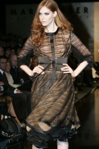 18-03-2007 SHOWBIZZ; ZAKEN VROUWEN HOUDEN VAN MOOIE MODE DUS VAN MART VISSER. Het Amsterdamse Hilton was weer bepalende lokatie voor het modebeeld van voorjaar-zomer 2007. Mart Visser bracht een wisselende show van zijn draagbare mode voor vooral de zakenvrouw, jong of oud. Ook diverse kamerleden waren weer aanwezig en allen droegen zij een creatie van Mart Visser. Zo liepen er rond Leatitia Griffith, Karien van Gennip,Ed Nijpels met partner Elsbeth Janmaat, Ans Markus,Christine Noordzij,Cees Dam, Gerrie van der Klei,Tineke de Groot en Mariette  Barnhoorn. 
foto: Albert den Iseger.