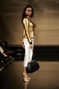 18-03-2007 SHOWBIZZ; ZAKEN VROUWEN HOUDEN VAN MOOIE MODE DUS VAN MART VISSER. Het Amsterdamse Hilton was weer bepalende lokatie voor het modebeeld van voorjaar-zomer 2007. Mart Visser bracht een wisselende show van zijn draagbare mode voor vooral de zakenvrouw, jong of oud. Ook diverse kamerleden waren weer aanwezig en allen droegen zij een creatie van Mart Visser. Zo liepen er rond Leatitia Griffith, Karien van Gennip,Ed Nijpels met partner Elsbeth Janmaat, Ans Markus,Christine Noordzij,Cees Dam, Gerrie van der Klei,Tineke de Groot en Mariette  Barnhoorn. 
foto: Albert den Iseger.
