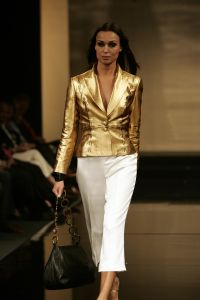 18-03-2007 SHOWBIZZ; ZAKEN VROUWEN HOUDEN VAN MOOIE MODE DUS VAN MART VISSER. Het Amsterdamse Hilton was weer bepalende lokatie voor het modebeeld van voorjaar-zomer 2007. Mart Visser bracht een wisselende show van zijn draagbare mode voor vooral de zakenvrouw, jong of oud. Ook diverse kamerleden waren weer aanwezig en allen droegen zij een creatie van Mart Visser. Zo liepen er rond Leatitia Griffith, Karien van Gennip,Ed Nijpels met partner Elsbeth Janmaat, Ans Markus,Christine Noordzij,Cees Dam, Gerrie van der Klei,Tineke de Groot en Mariette  Barnhoorn. 
foto: Albert den Iseger.