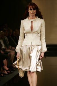 18-03-2007 SHOWBIZZ; ZAKEN VROUWEN HOUDEN VAN MOOIE MODE DUS VAN MART VISSER. Het Amsterdamse Hilton was weer bepalende lokatie voor het modebeeld van voorjaar-zomer 2007. Mart Visser bracht een wisselende show van zijn draagbare mode voor vooral de zakenvrouw, jong of oud. Ook diverse kamerleden waren weer aanwezig en allen droegen zij een creatie van Mart Visser. Zo liepen er rond Leatitia Griffith, Karien van Gennip,Ed Nijpels met partner Elsbeth Janmaat, Ans Markus,Christine Noordzij,Cees Dam, Gerrie van der Klei,Tineke de Groot en Mariette  Barnhoorn. 
foto: Albert den Iseger.