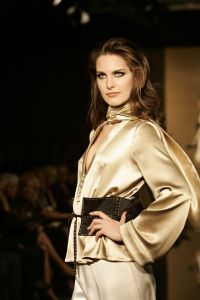 18-03-2007 SHOWBIZZ; ZAKEN VROUWEN HOUDEN VAN MOOIE MODE DUS VAN MART VISSER. Het Amsterdamse Hilton was weer bepalende lokatie voor het modebeeld van voorjaar-zomer 2007. Mart Visser bracht een wisselende show van zijn draagbare mode voor vooral de zakenvrouw, jong of oud. Ook diverse kamerleden waren weer aanwezig en allen droegen zij een creatie van Mart Visser. Zo liepen er rond Leatitia Griffith, Karien van Gennip,Ed Nijpels met partner Elsbeth Janmaat, Ans Markus,Christine Noordzij,Cees Dam, Gerrie van der Klei,Tineke de Groot en Mariette  Barnhoorn. 
foto: Albert den Iseger.