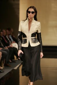 18-03-2007 SHOWBIZZ; ZAKEN VROUWEN HOUDEN VAN MOOIE MODE DUS VAN MART VISSER. Het Amsterdamse Hilton was weer bepalende lokatie voor het modebeeld van voorjaar-zomer 2007. Mart Visser bracht een wisselende show van zijn draagbare mode voor vooral de zakenvrouw, jong of oud. Ook diverse kamerleden waren weer aanwezig en allen droegen zij een creatie van Mart Visser. Zo liepen er rond Leatitia Griffith, Karien van Gennip,Ed Nijpels met partner Elsbeth Janmaat, Ans Markus,Christine Noordzij,Cees Dam, Gerrie van der Klei,Tineke de Groot en Mariette  Barnhoorn. 
foto: Albert den Iseger.