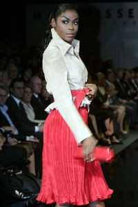 18-03-2007 SHOWBIZZ; ZAKEN VROUWEN HOUDEN VAN MOOIE MODE DUS VAN MART VISSER. Het Amsterdamse Hilton was weer bepalende lokatie voor het modebeeld van voorjaar-zomer 2007. Mart Visser bracht een wisselende show van zijn draagbare mode voor vooral de zakenvrouw, jong of oud. Ook diverse kamerleden waren weer aanwezig en allen droegen zij een creatie van Mart Visser. Zo liepen er rond Leatitia Griffith, Karien van Gennip,Ed Nijpels met partner Elsbeth Janmaat, Ans Markus,Christine Noordzij,Cees Dam, Gerrie van der Klei,Tineke de Groot en Mariette  Barnhoorn. 
foto: Albert den Iseger.