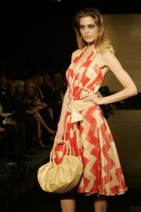 18-03-2007 SHOWBIZZ; ZAKEN VROUWEN HOUDEN VAN MOOIE MODE DUS VAN MART VISSER. Het Amsterdamse Hilton was weer bepalende lokatie voor het modebeeld van voorjaar-zomer 2007. Mart Visser bracht een wisselende show van zijn draagbare mode voor vooral de zakenvrouw, jong of oud. Ook diverse kamerleden waren weer aanwezig en allen droegen zij een creatie van Mart Visser. Zo liepen er rond Leatitia Griffith, Karien van Gennip,Ed Nijpels met partner Elsbeth Janmaat, Ans Markus,Christine Noordzij,Cees Dam, Gerrie van der Klei,Tineke de Groot en Mariette  Barnhoorn. 
foto: Albert den Iseger.