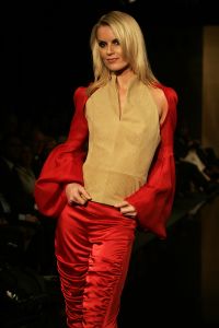 18-03-2007 SHOWBIZZ; ZAKEN VROUWEN HOUDEN VAN MOOIE MODE DUS VAN MART VISSER. Het Amsterdamse Hilton was weer bepalende lokatie voor het modebeeld van voorjaar-zomer 2007. Mart Visser bracht een wisselende show van zijn draagbare mode voor vooral de zakenvrouw, jong of oud. Ook diverse kamerleden waren weer aanwezig en allen droegen zij een creatie van Mart Visser. Zo liepen er rond Leatitia Griffith, Karien van Gennip,Ed Nijpels met partner Elsbeth Janmaat, Ans Markus,Christine Noordzij,Cees Dam, Gerrie van der Klei,Tineke de Groot en Mariette  Barnhoorn. 
foto: Albert den Iseger.
