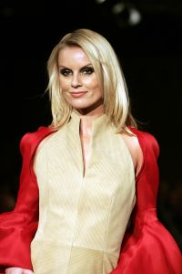 18-03-2007 SHOWBIZZ; ZAKEN VROUWEN HOUDEN VAN MOOIE MODE DUS VAN MART VISSER. Het Amsterdamse Hilton was weer bepalende lokatie voor het modebeeld van voorjaar-zomer 2007. Mart Visser bracht een wisselende show van zijn draagbare mode voor vooral de zakenvrouw, jong of oud. Ook diverse kamerleden waren weer aanwezig en allen droegen zij een creatie van Mart Visser. Zo liepen er rond Leatitia Griffith, Karien van Gennip,Ed Nijpels met partner Elsbeth Janmaat, Ans Markus,Christine Noordzij,Cees Dam, Gerrie van der Klei,Tineke de Groot en Mariette  Barnhoorn. 
foto: Albert den Iseger.