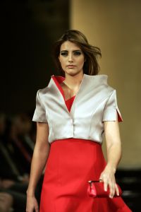 18-03-2007 SHOWBIZZ; ZAKEN VROUWEN HOUDEN VAN MOOIE MODE DUS VAN MART VISSER. Het Amsterdamse Hilton was weer bepalende lokatie voor het modebeeld van voorjaar-zomer 2007. Mart Visser bracht een wisselende show van zijn draagbare mode voor vooral de zakenvrouw, jong of oud. Ook diverse kamerleden waren weer aanwezig en allen droegen zij een creatie van Mart Visser. Zo liepen er rond Leatitia Griffith, Karien van Gennip,Ed Nijpels met partner Elsbeth Janmaat, Ans Markus,Christine Noordzij,Cees Dam, Gerrie van der Klei,Tineke de Groot en Mariette  Barnhoorn. 
foto: Albert den Iseger.
