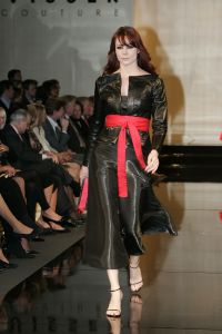 18-03-2007 SHOWBIZZ; ZAKEN VROUWEN HOUDEN VAN MOOIE MODE DUS VAN MART VISSER. Het Amsterdamse Hilton was weer bepalende lokatie voor het modebeeld van voorjaar-zomer 2007. Mart Visser bracht een wisselende show van zijn draagbare mode voor vooral de zakenvrouw, jong of oud. Ook diverse kamerleden waren weer aanwezig en allen droegen zij een creatie van Mart Visser. Zo liepen er rond Leatitia Griffith, Karien van Gennip,Ed Nijpels met partner Elsbeth Janmaat, Ans Markus,Christine Noordzij,Cees Dam, Gerrie van der Klei,Tineke de Groot en Mariette  Barnhoorn. 
foto: Albert den Iseger.