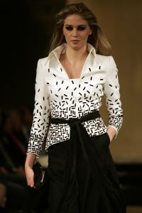 18-03-2007 SHOWBIZZ; ZAKEN VROUWEN HOUDEN VAN MOOIE MODE DUS VAN MART VISSER. Het Amsterdamse Hilton was weer bepalende lokatie voor het modebeeld van voorjaar-zomer 2007. Mart Visser bracht een wisselende show van zijn draagbare mode voor vooral de zakenvrouw, jong of oud. Ook diverse kamerleden waren weer aanwezig en allen droegen zij een creatie van Mart Visser. Zo liepen er rond Leatitia Griffith, Karien van Gennip,Ed Nijpels met partner Elsbeth Janmaat, Ans Markus,Christine Noordzij,Cees Dam, Gerrie van der Klei,Tineke de Groot en Mariette  Barnhoorn. 
foto: Albert den Iseger.