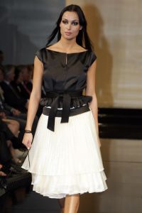 18-03-2007 SHOWBIZZ; ZAKEN VROUWEN HOUDEN VAN MOOIE MODE DUS VAN MART VISSER. Het Amsterdamse Hilton was weer bepalende lokatie voor het modebeeld van voorjaar-zomer 2007. Mart Visser bracht een wisselende show van zijn draagbare mode voor vooral de zakenvrouw, jong of oud. Ook diverse kamerleden waren weer aanwezig en allen droegen zij een creatie van Mart Visser. Zo liepen er rond Leatitia Griffith, Karien van Gennip,Ed Nijpels met partner Elsbeth Janmaat, Ans Markus,Christine Noordzij,Cees Dam, Gerrie van der Klei,Tineke de Groot en Mariette  Barnhoorn. 
foto: Albert den Iseger.