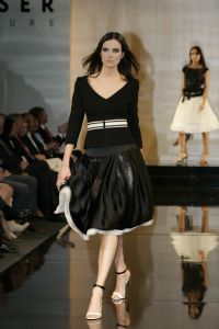 18-03-2007 SHOWBIZZ; ZAKEN VROUWEN HOUDEN VAN MOOIE MODE DUS VAN MART VISSER. Het Amsterdamse Hilton was weer bepalende lokatie voor het modebeeld van voorjaar-zomer 2007. Mart Visser bracht een wisselende show van zijn draagbare mode voor vooral de zakenvrouw, jong of oud. Ook diverse kamerleden waren weer aanwezig en allen droegen zij een creatie van Mart Visser. Zo liepen er rond Leatitia Griffith, Karien van Gennip,Ed Nijpels met partner Elsbeth Janmaat, Ans Markus,Christine Noordzij,Cees Dam, Gerrie van der Klei,Tineke de Groot en Mariette  Barnhoorn. 
foto: Albert den Iseger.