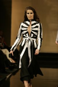 18-03-2007 SHOWBIZZ; ZAKEN VROUWEN HOUDEN VAN MOOIE MODE DUS VAN MART VISSER. Het Amsterdamse Hilton was weer bepalende lokatie voor het modebeeld van voorjaar-zomer 2007. Mart Visser bracht een wisselende show van zijn draagbare mode voor vooral de zakenvrouw, jong of oud. Ook diverse kamerleden waren weer aanwezig en allen droegen zij een creatie van Mart Visser. Zo liepen er rond Leatitia Griffith, Karien van Gennip,Ed Nijpels met partner Elsbeth Janmaat, Ans Markus,Christine Noordzij,Cees Dam, Gerrie van der Klei,Tineke de Groot en Mariette  Barnhoorn. 
foto: Albert den Iseger.